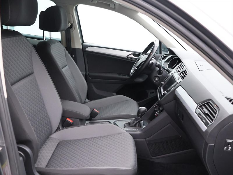 Volkswagen Tiguan 1,4 TSI 110kW DSG LED 1.Maj. - fotka 12 z 35