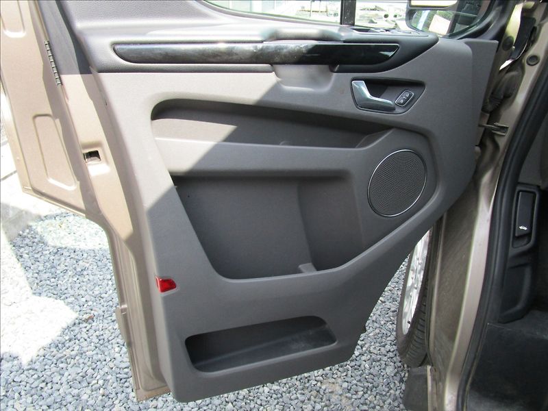 Ford Tourneo Custom 2.0TDCi L2 Titanium, 8 míst - fotka 16 z 57
