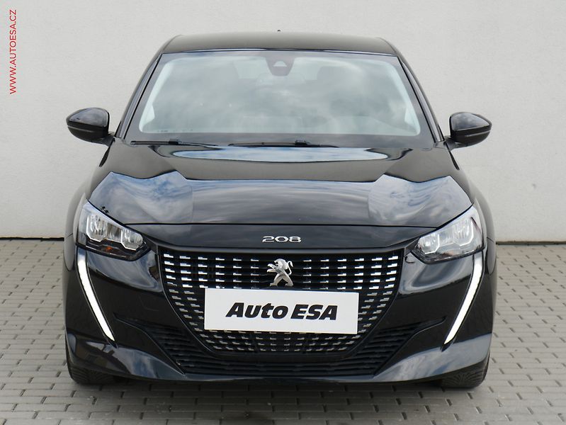 Peugeot 208 (2021) 1.2PT, Allure, LED, navi - fotka 2 z 20