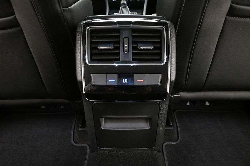 Škoda Superb 2,0 TDI 110kW DSG Style Záruka - fotka 22 z 32