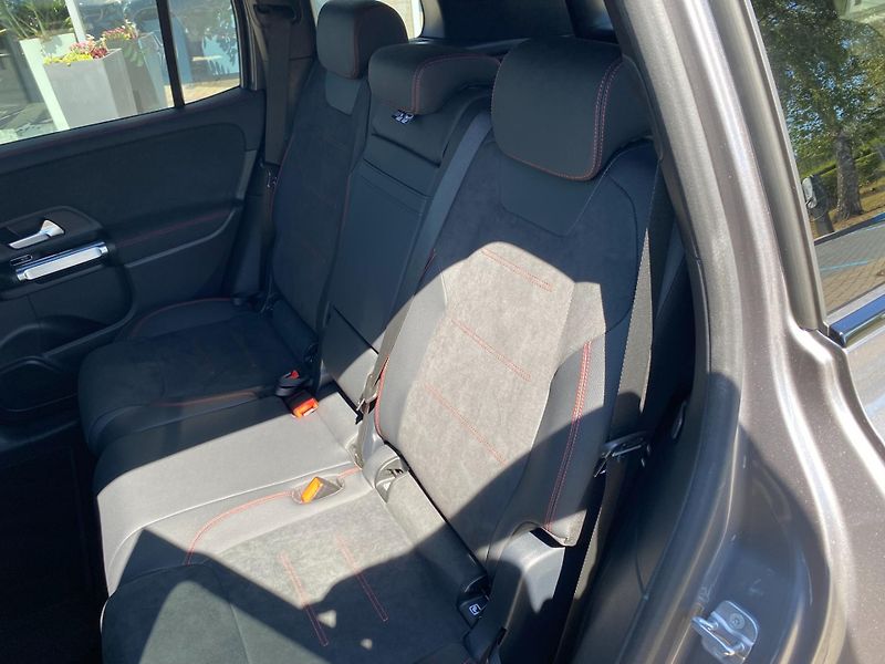 Mercedes-Benz EQB (2025) 300 4MATIC - fotka 20 z 23