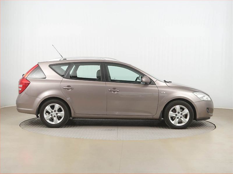 Kia Ceed (2007) 1.6 CRDi, po STK - fotka 6 z 16