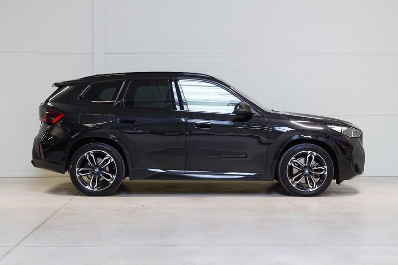 BMW X1 Xdrive23d,M-Paket,DPH,PAMĚTI - fotka 4 z 34