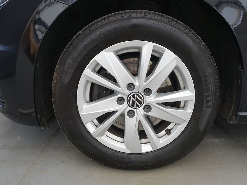 Volkswagen Touran 2.0 TDi, DSG, LED SVĚTLA - fotka 31 z 36
