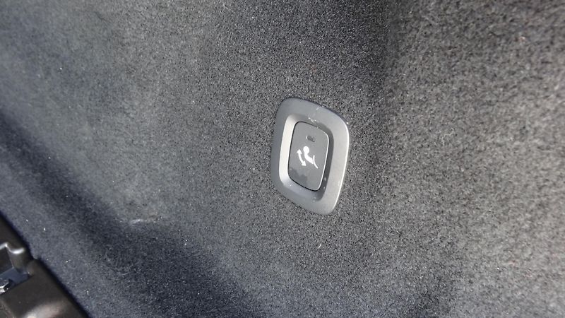 Volvo XC60  B4 Awd Taž.zař.Navi + - fotka 25 z 70