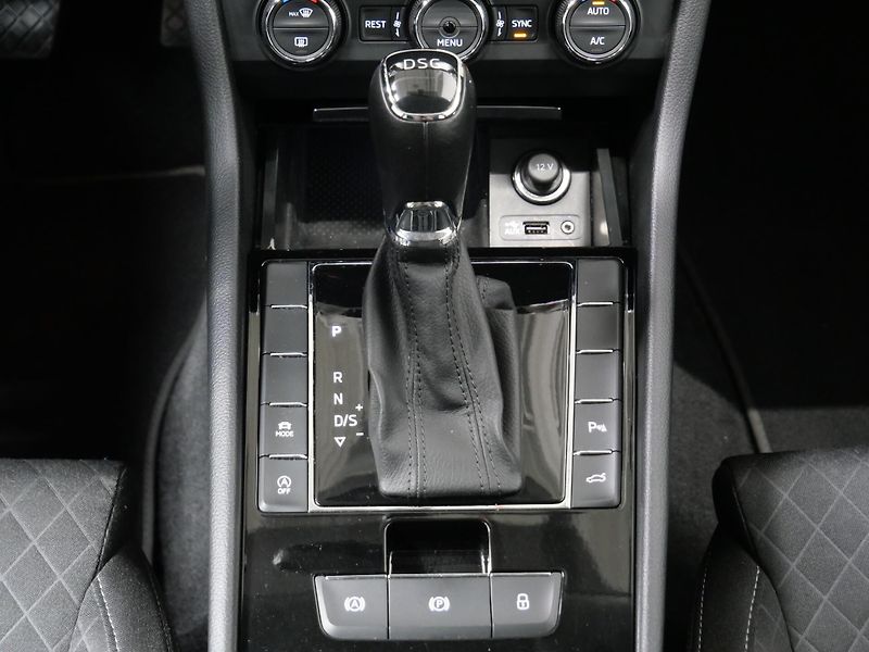 Škoda Superb - fotka 24 z 28