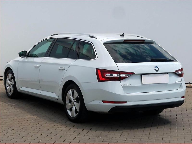 Škoda Superb (2016) Style 1.4 TSI, Automat, Navi - fotka 4 z 20