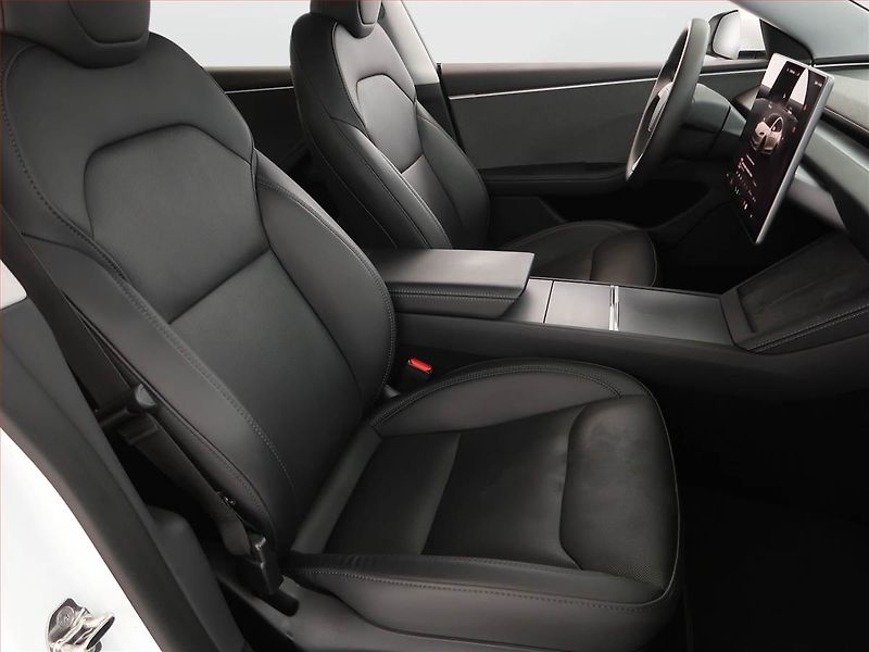 Tesla Model 3 (2024) Standard Range LFP, SoH 96% - fotka 9 z 27