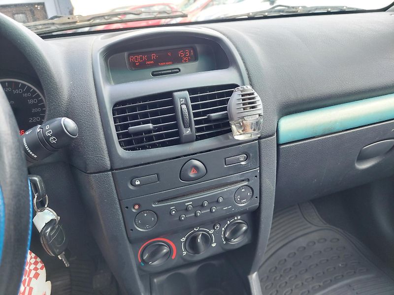Renault Clio (2004) II. 1.2i-16v nová STK - fotka 10 z 17