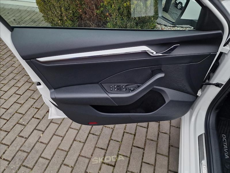 Škoda Octavia 2.0 TDI Style,původ ČR,1.Maj. - fotka 39 z 50