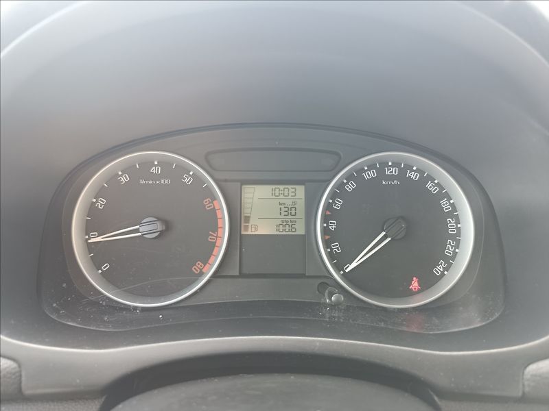 Škoda Fabia 1,2 HTP Ambition STÁLE U NÁS - fotka 13 z 17
