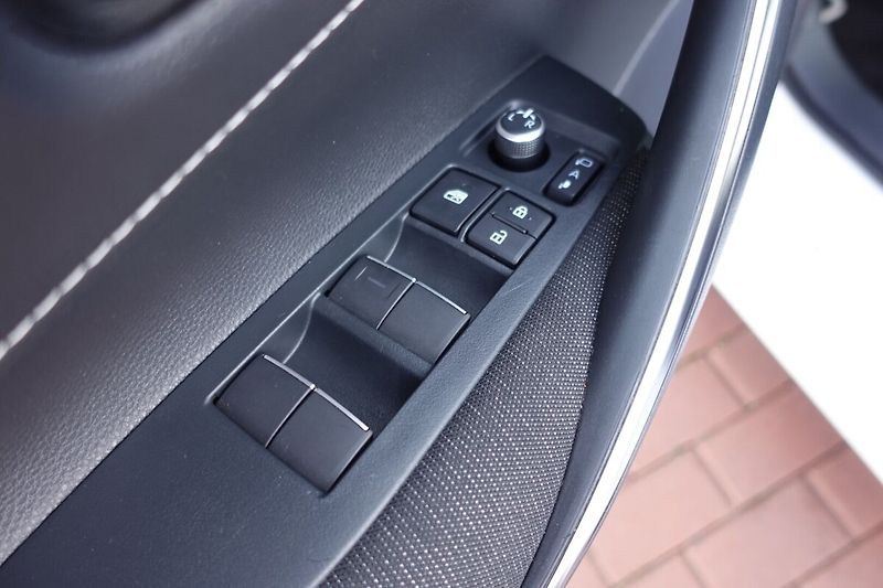 Toyota Corolla 2.0HSD e-CVT Comfort Tech - fotka 10 z 32