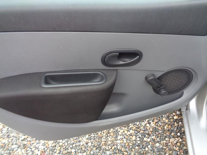 Renault Clio 1,1 - fotka 10 z 11