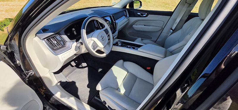 Volvo XC60 (2021) B4 AWD - fotka 10 z 30