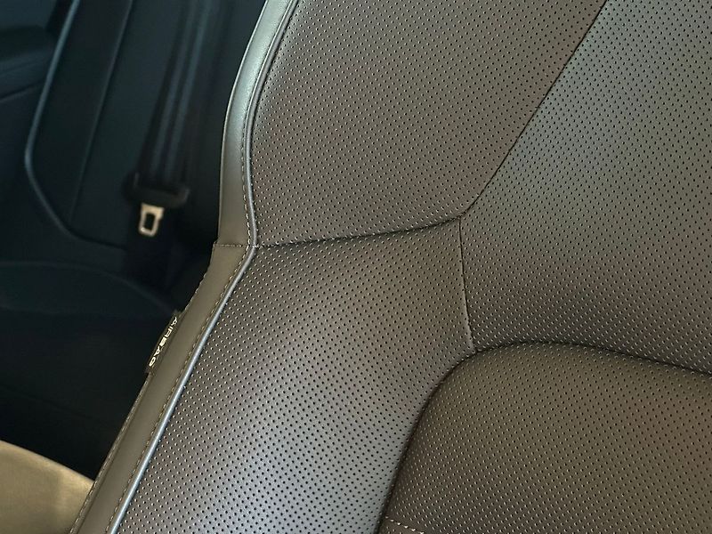 Porsche Macan 4, DriveAssist, Chrono, Masáž - fotka 17 z 37
