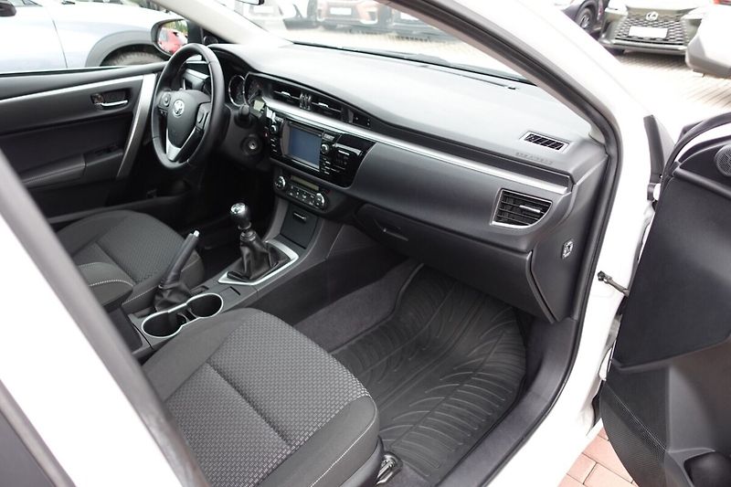 Toyota Corolla 1,6VVTi 97kW M/T Active Design - fotka 11 z 25