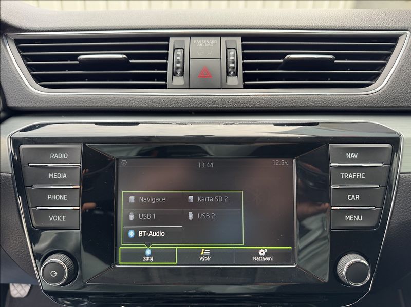 Škoda Superb 1,6 TDI Navi TZ park. kamera - fotka 38 z 50