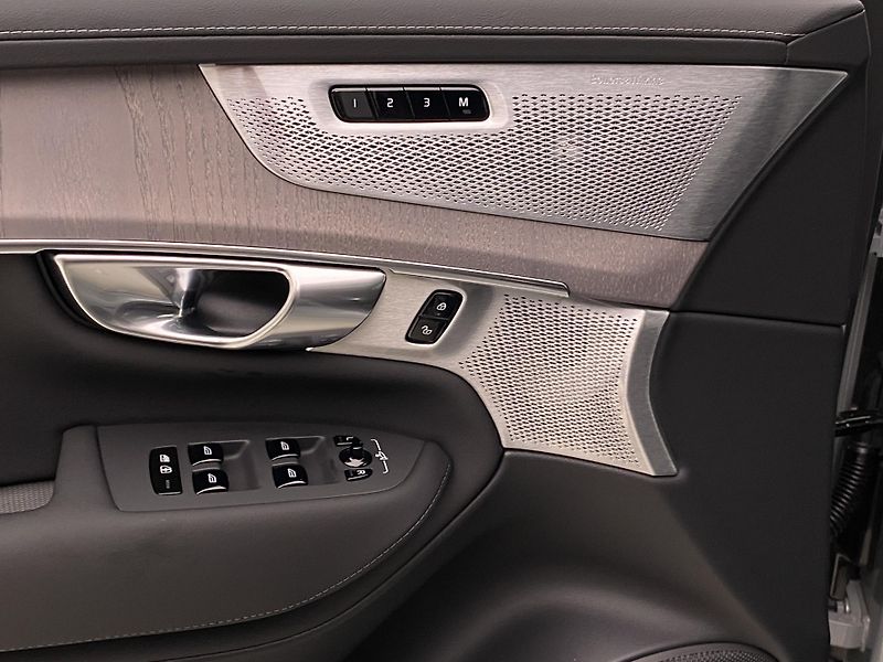 Volvo XC90 (2026) B5 AWD AUT DARK PLUS 7míst - fotka 26 z 69