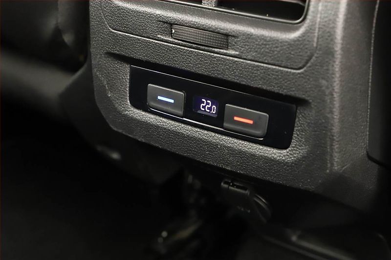 Volkswagen Touran (2018) 1.5 TSI, Navi, Park. senzory - fotka 15 z 16