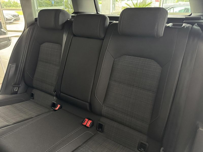 Volkswagen Passat Variant 1,5TSI 110kW DSG*Navi*Kamera - fotka 14 z 35