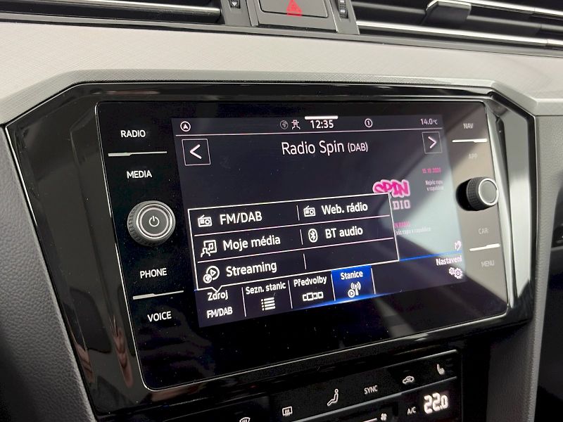 Volkswagen Passat (2022) Business 2.0 TDI 110kW - fotka 16 z 33