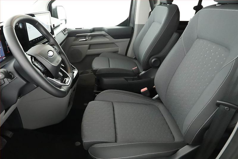 Ford Tourneo Custom (2025) 2.0 EcoBlue - fotka 21 z 23