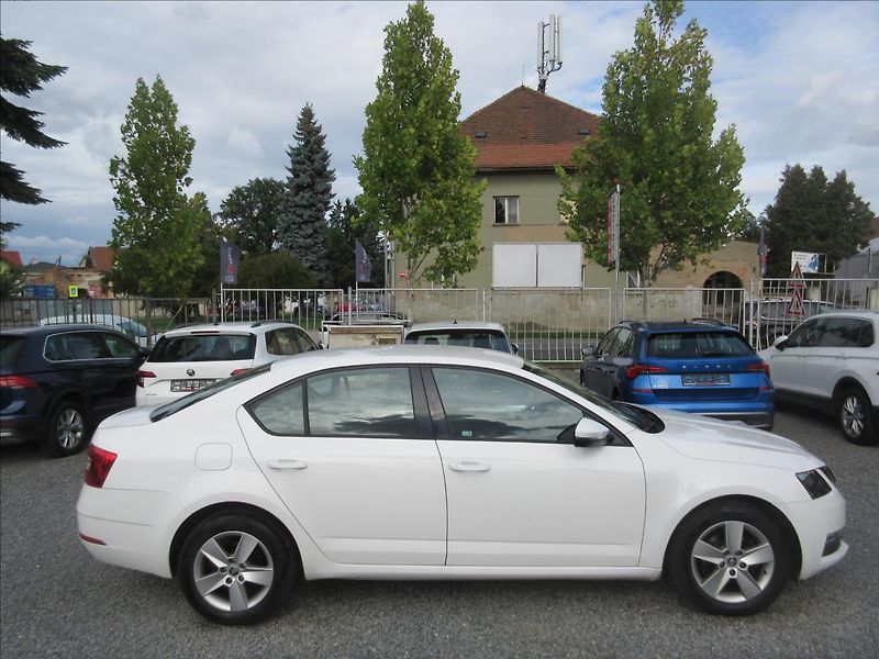 Škoda Octavia 1,6 TDI 85kW - fotka 4 z 11
