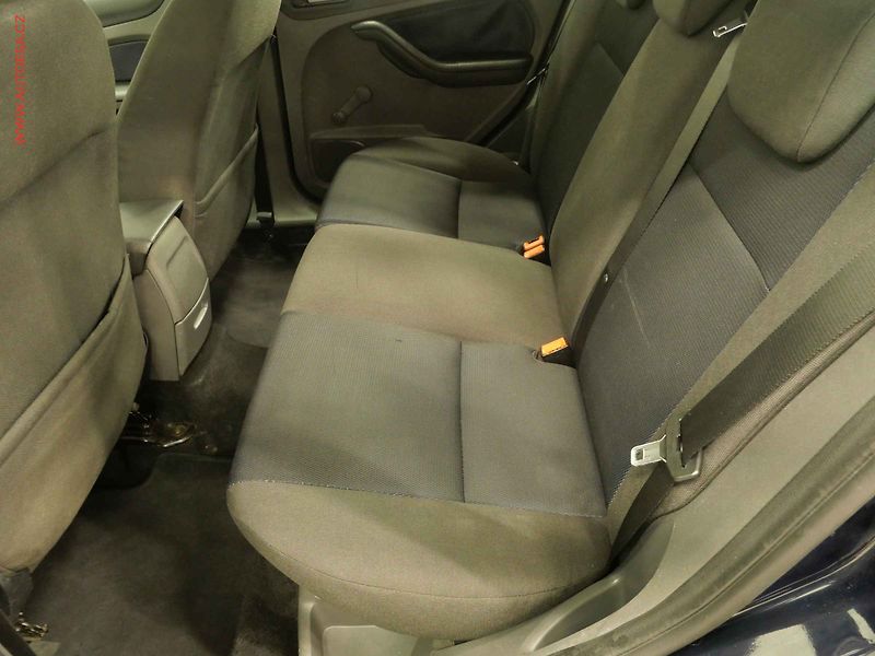 Ford Focus (2007) 1.8TDCi, AC, STK7/28 - fotka 10 z 17