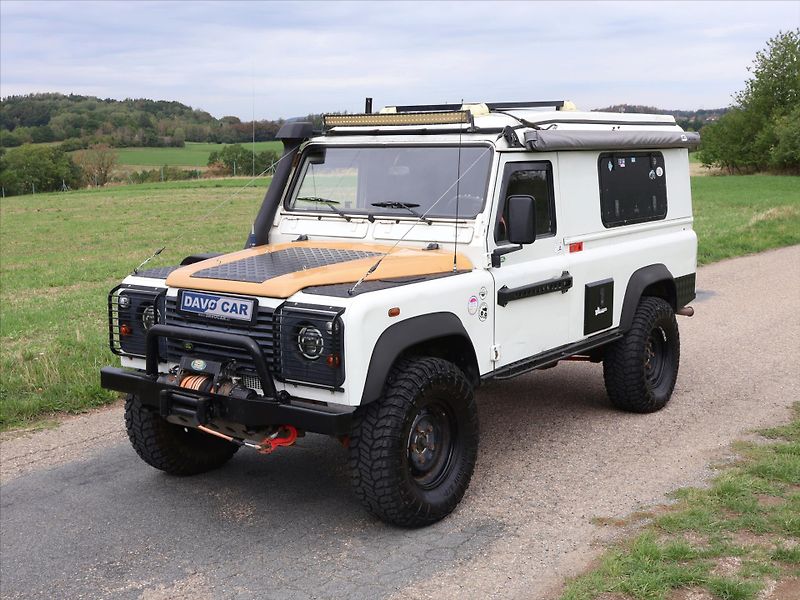 Land Rover Defender 2,5 110 Hard Top - fotka 3 z 40