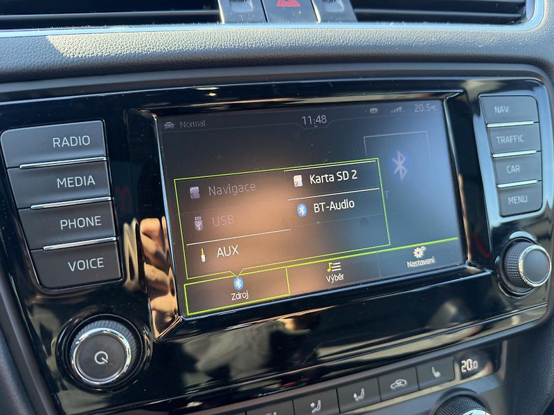 Škoda Octavia RS 2.0 TSI CHALLENGE DSG XENON - fotka 23 z 49