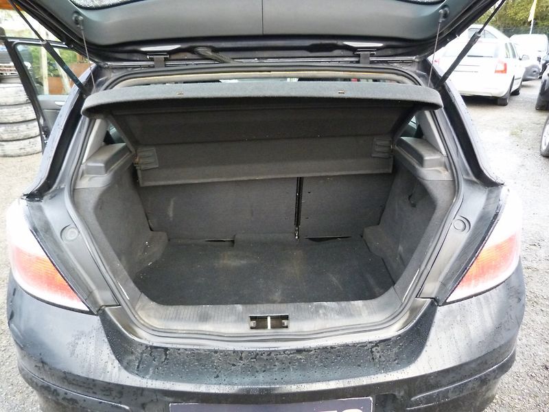Opel Astra 1,7 CDTI - fotka 13 z 15