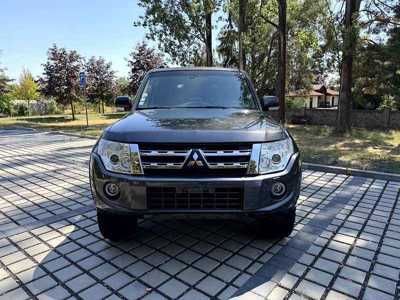 Mitsubishi Pajero 3.2 D-ID 147 kW - fotka 2 z 20
