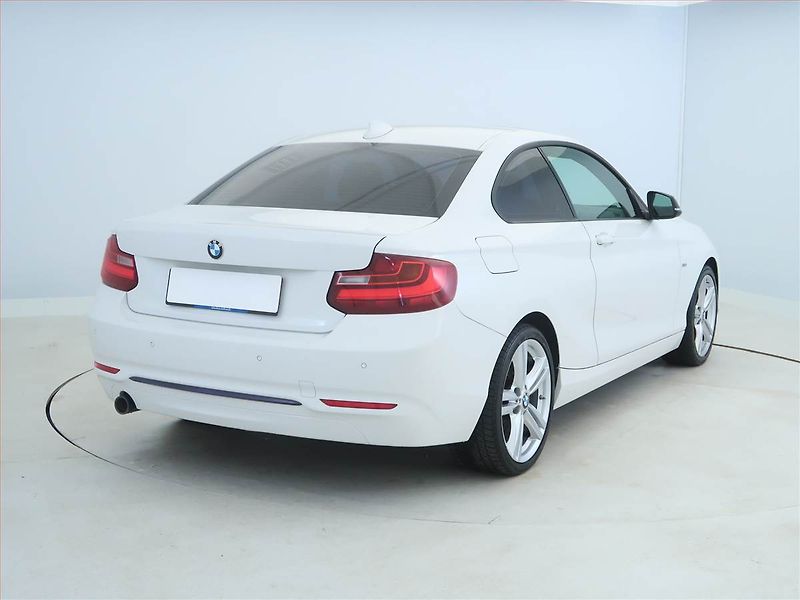 BMW Řada 2 (2015) Sport Line 218d, Navi - fotka 5 z 17