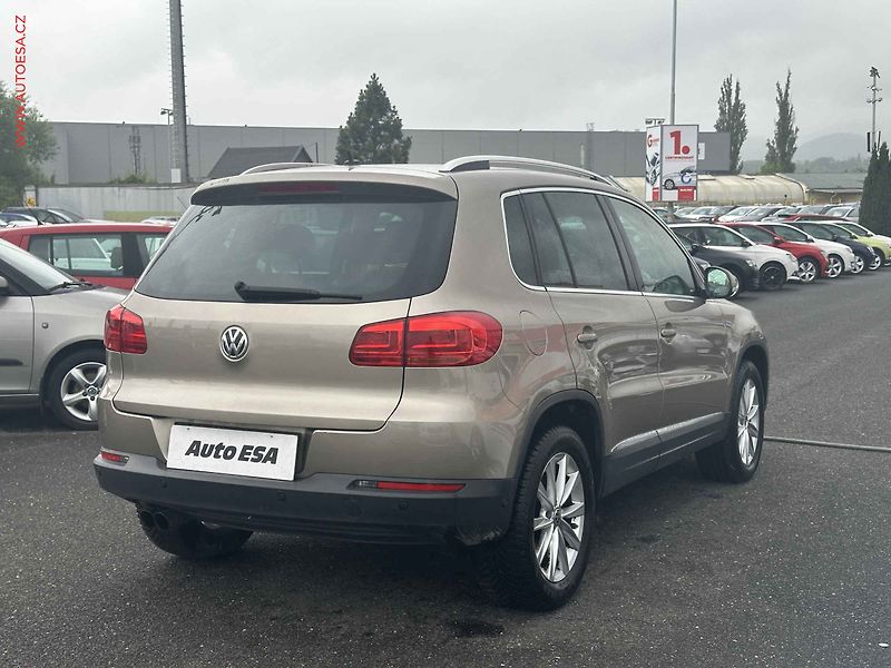 Volkswagen Tiguan (2013) 2.0 TDi, Sport&Style, panor - fotka 4 z 18