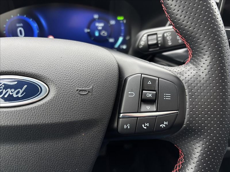 Ford Kuga 2,5 HEV ST-Line X AUT - fotka 25 z 33