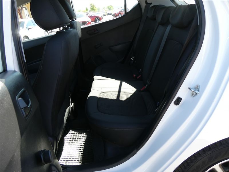 Hyundai i10 1,0 i Family, 2 x kola,klima - fotka 19 z 39
