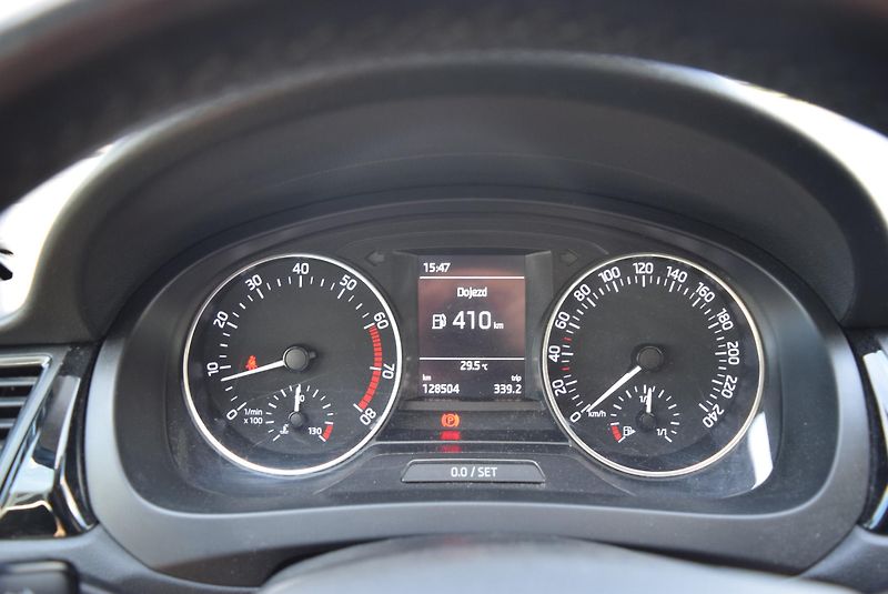 Škoda Rapid (2016) 1.2TSI 81kw AMBITION PANO OPS  - fotka 30 z 45