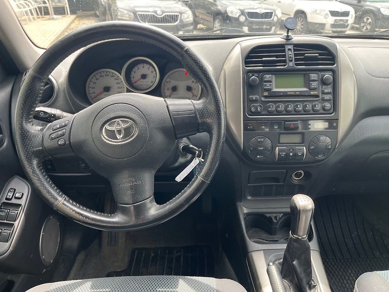 Toyota RAV4 (2004) 2.0 i 4 x 4  Velmi pěkná - fotka 10 z 18