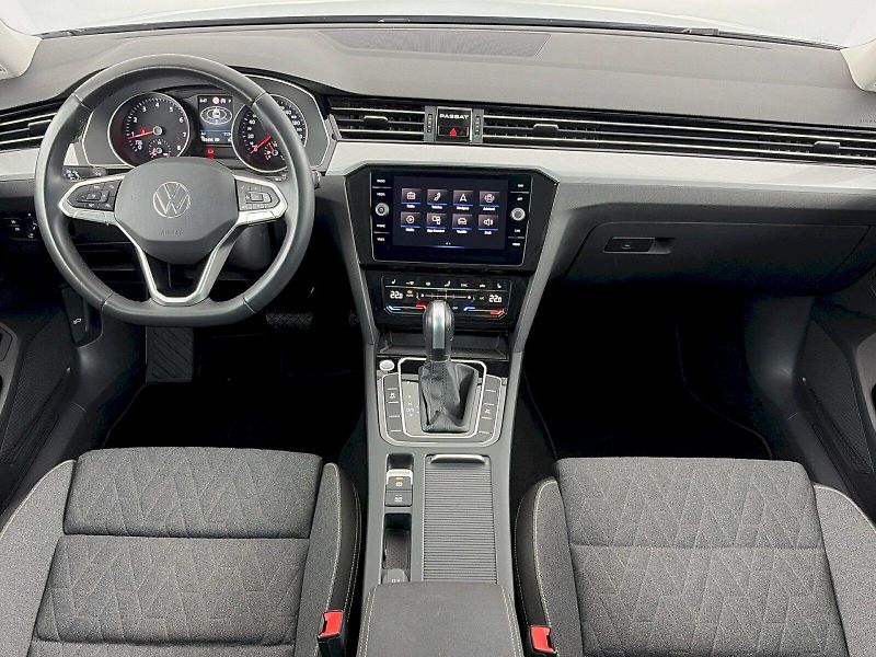 Volkswagen Passat (2023) Business 2.0 TSI 140kW DSG - fotka 5 z 35