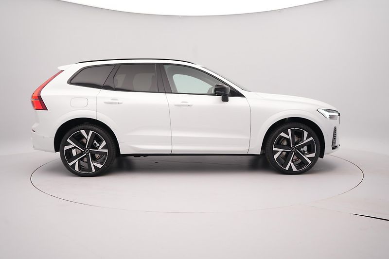 Volvo XC60 (2025) T8 AWD AUT ULTRA BLACK EDITON - fotka 13 z 23