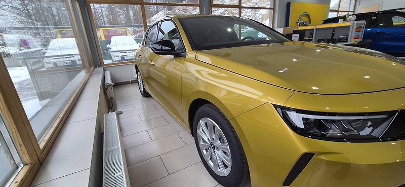 Opel Astra Edition HB 1.2 TURBO (96kW/130 - fotka 7 z 32