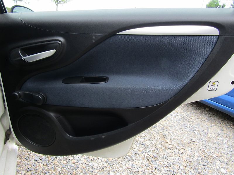 Fiat Punto (2011) 1.4I 57kW CNG - fotka 24 z 34