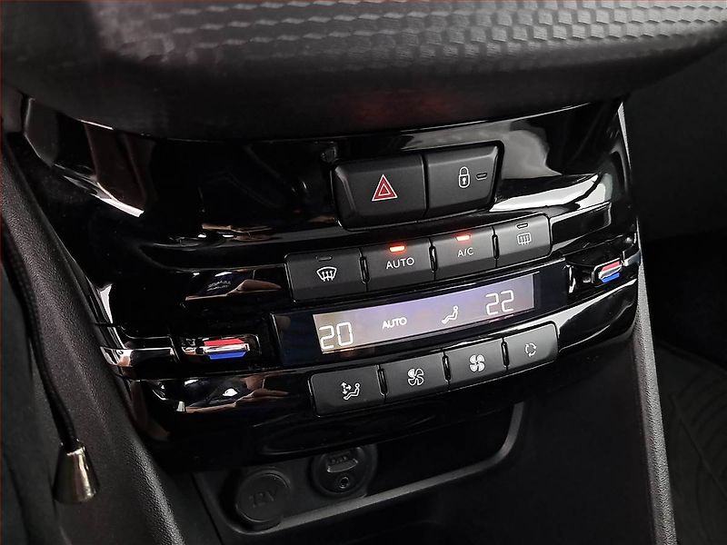 Peugeot 2008 (2017) 1.6 BlueHDi, ČR,1.maj - fotka 16 z 18