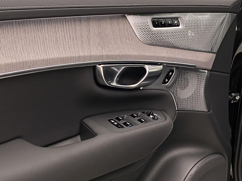 Volvo XC90 (2026) T8 AWD Plug-in DARK ULTRA - fotka 31 z 76