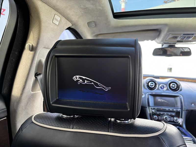 Jaguar XJ (2010) 3.0V6D Alu kola, rezervace - fotka 13 z 35