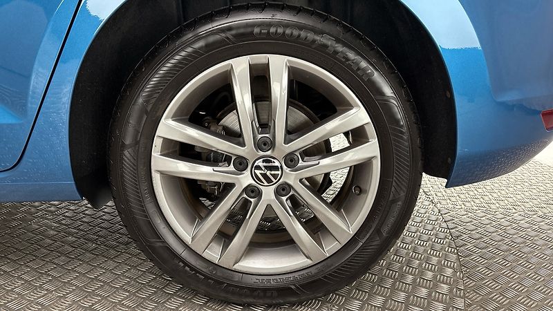 Volkswagen Touran 2.0 TDI DSG Highline - fotka 19 z 25