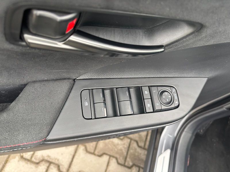 Toyota C-HR 2,0 HEV e-CVT GR Sport - fotka 12 z 30