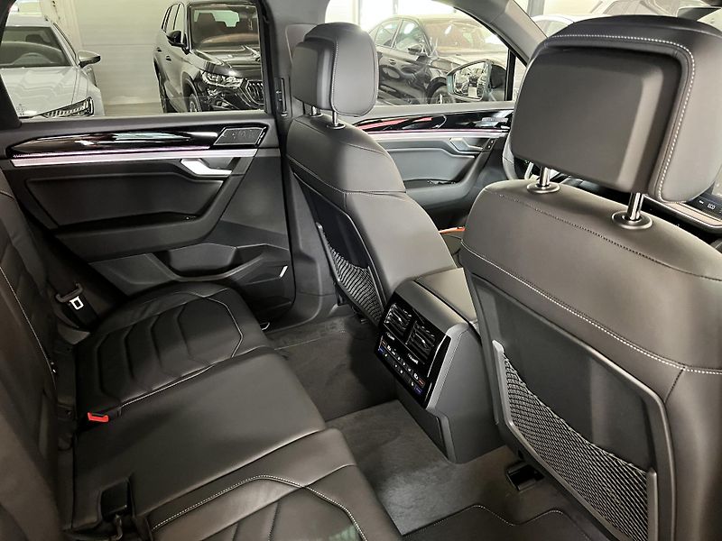 Volkswagen Touareg (2024) 3.0 TDI 210kW R-LINE EXCLUSIVE - fotka 35 z 56