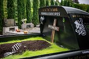Pohřební automobil pořadatelů závodu Gumbalkan, 4. července 2025, Ostrava.