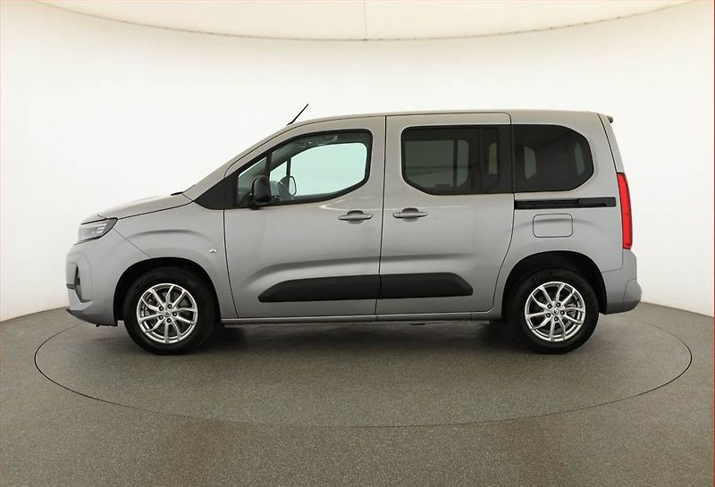 Opel Combo (2025) 1.2 Turbo, 5Míst, ČR, 1Maj - fotka 3 z 19